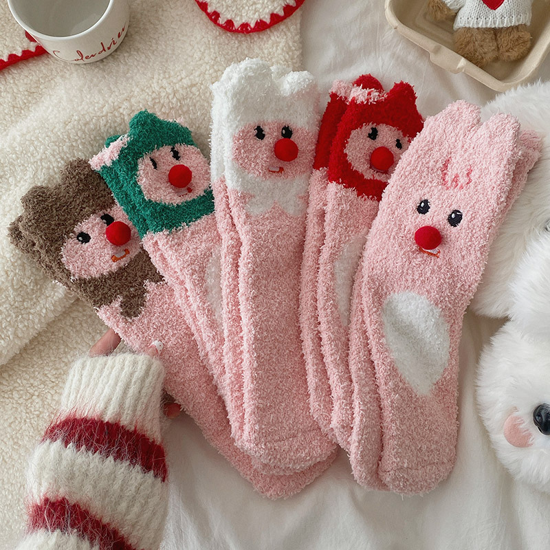 Pink Coral Velvet Socks for Women, Cute Cartoon Little Beaver Mid-Calf Floor Socks, Autumn Fleece-Lined Non-Shedding Sleep Socks