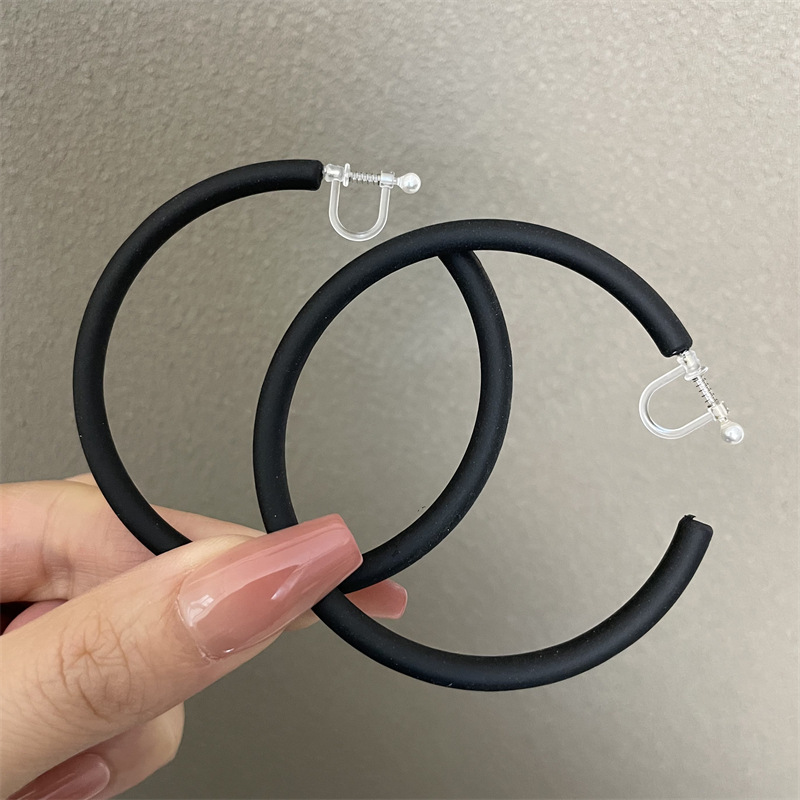 0602 귀 피어싱 없이 착용할 수 있는 검정색 초대형 C링 플라스틱 스프링 이어 클립