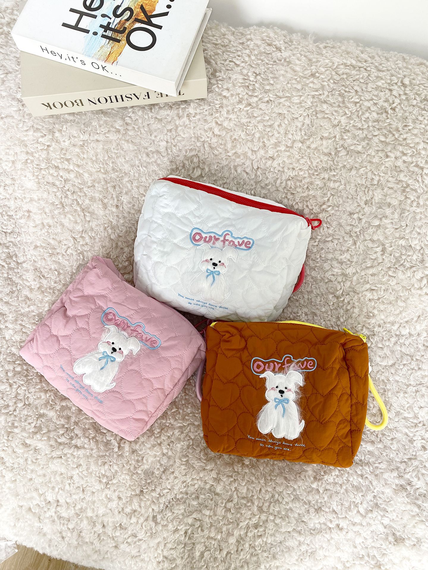 Bolsa de almacenamiento portátil de peluche para perros bordados lindos dulces amor bolsas de maquillaje de acolchetes portátiles de gran capacidad