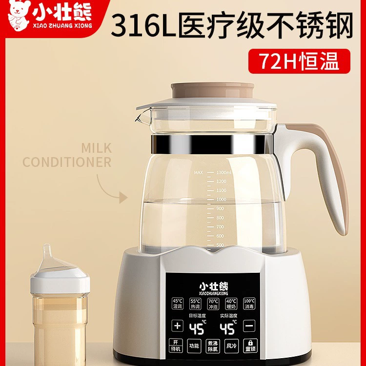 Маленький сильный медведь в домашнем горшке с постоянной температурой