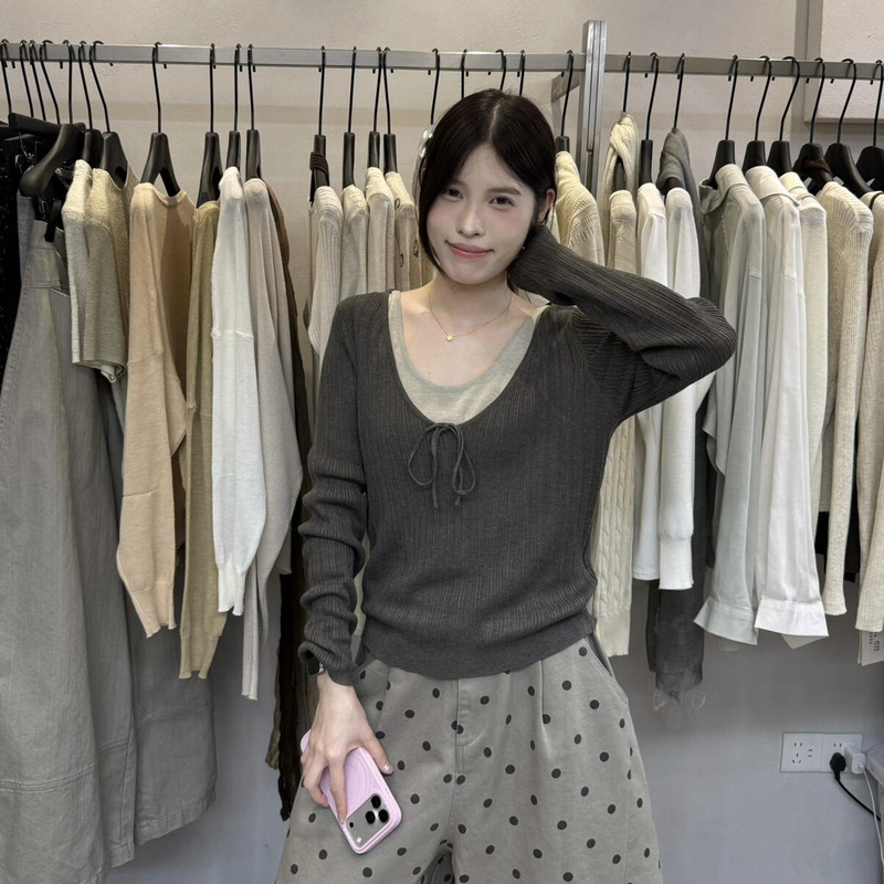 Only One VI+ 2026 Autumn Women's Korean Style Simple Color-Block Fake Two-Piece U-Neck Long-Sleeve Knit Sweater 99300 Only One VI+ 2026 Autumn Women's Korean Style Simple Color-Block Fake Two-Piece U-Neck Long-Sleeve Knit Sweater 99300