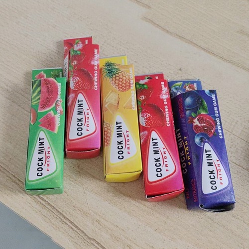 New and unique funny gum chewing gum prank toy that scares cockroaches and mice chewing gum