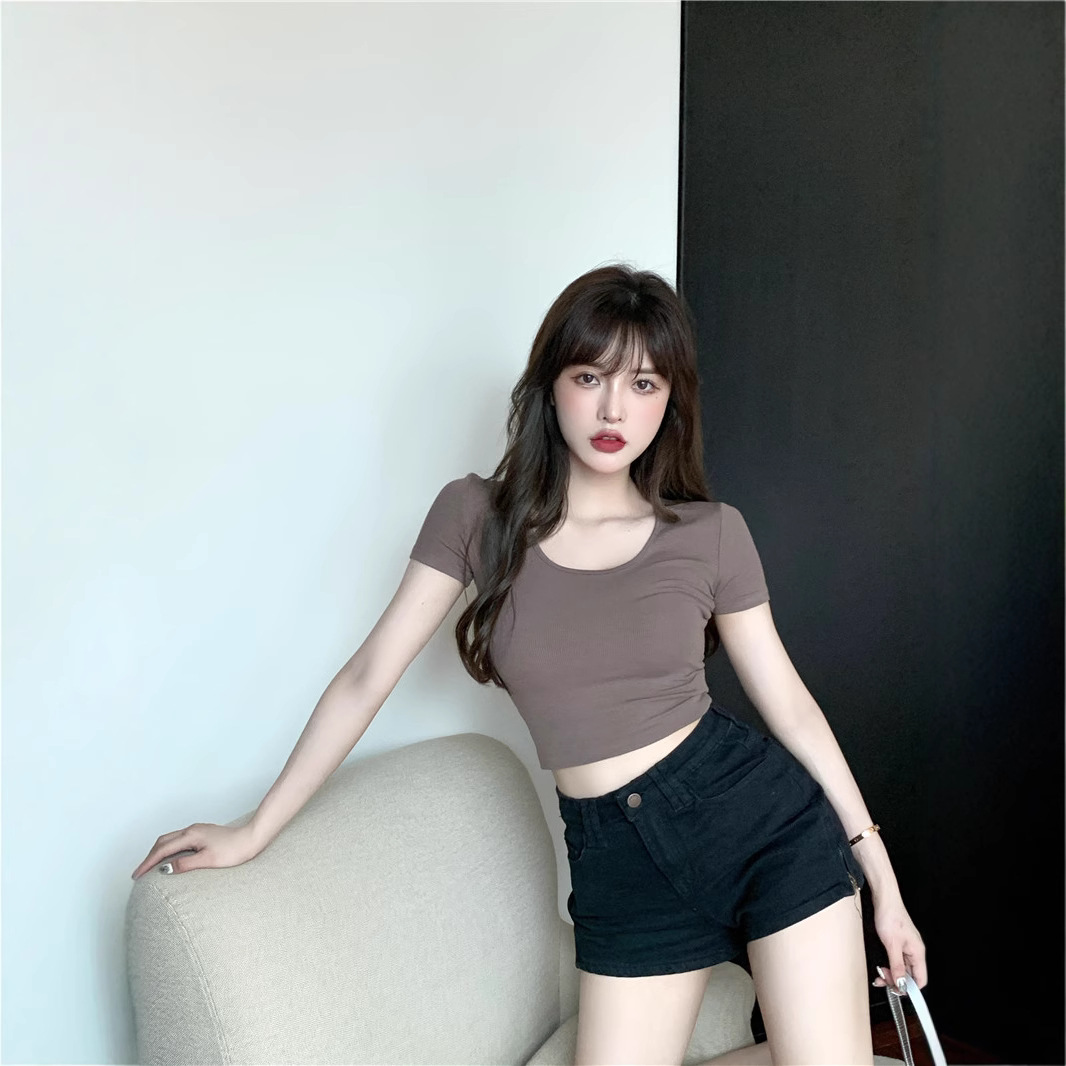 Camiseta de verano para mujer, top corto ajustado blanco de moda, estilo Pure Desire, top de manga corta ajustado dulce y picante, nuevo modelo 2026.