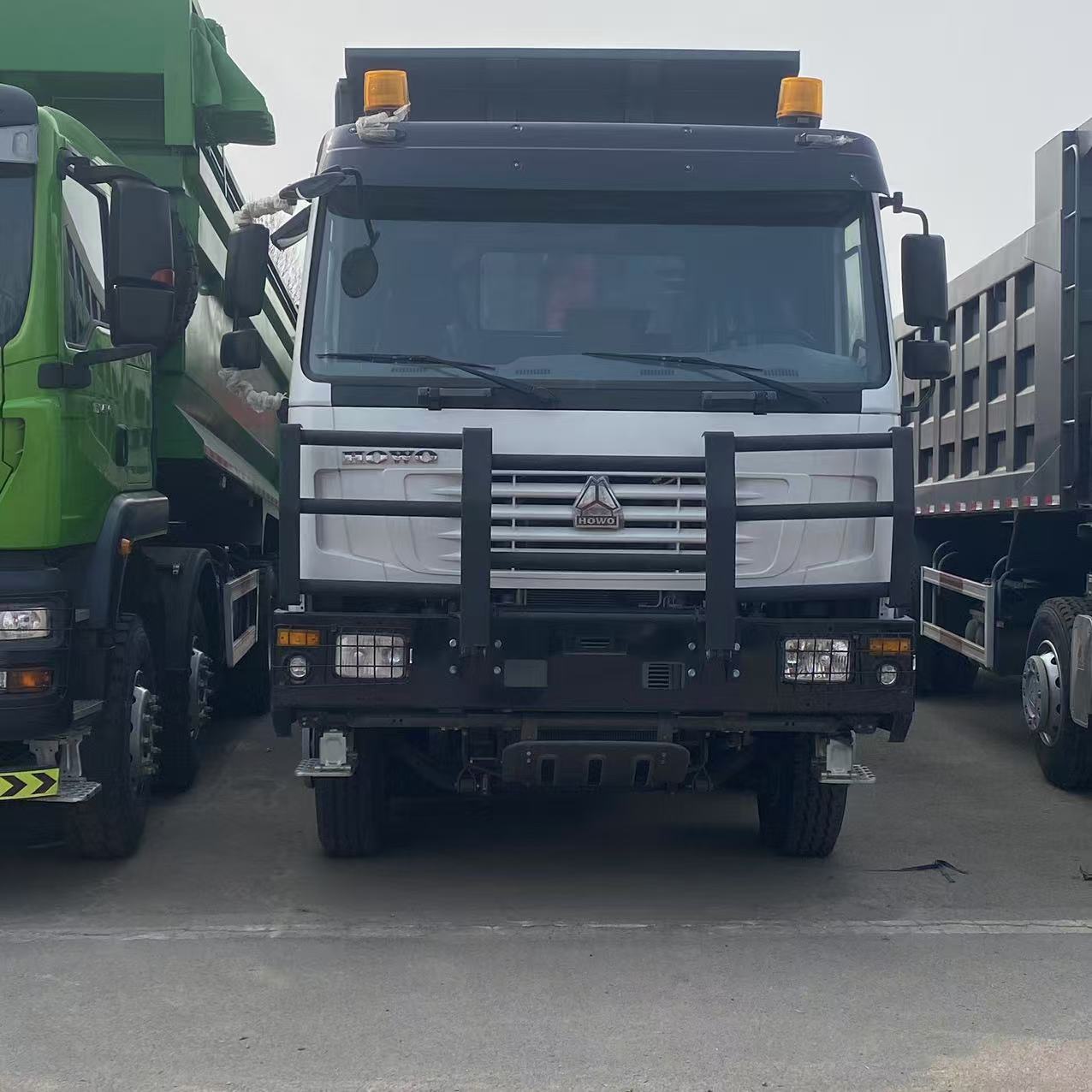 Cross-Border Howo Four-Wheel Front and Eight-Wheel Rear Engineering Dump Truck, Soil Transport Dump Truck