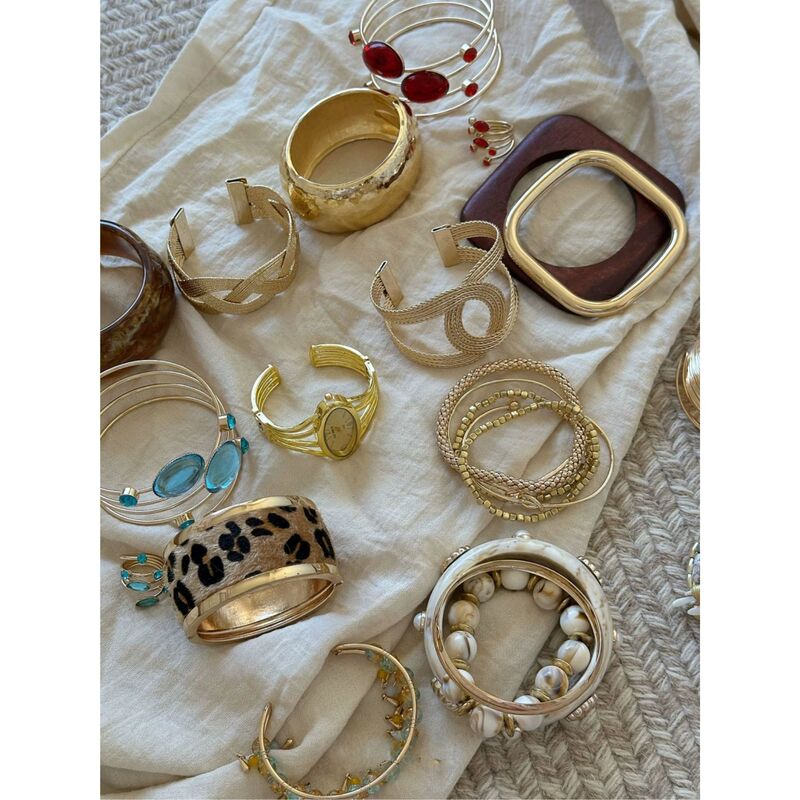 【Second-Hand Bracelet Collection】High-End Autumn and Winter Must-Have Fashionable and Sophisticated Wide-Brimmed Bracelets, Leopard Print Bracelets, and Bracelets 【Second-Hand Bracelet Collection】High-End Autumn and Winter Must-Have Fashionable and Sophisticated Wide-Brimmed Bracelets, Leopard Print Bracelets, and Bracelets