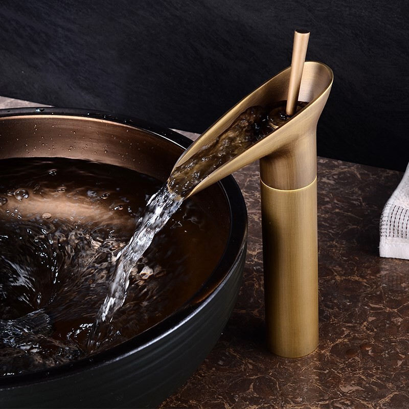 European-Style Countertop Basin, All-Copper Washbasin, Wine Glass Faucet, Bathroom Antique-Style Hot and Cold Waterfall Basin Faucet