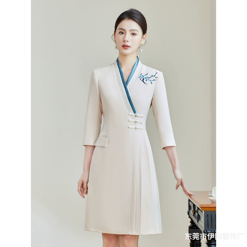 Новое женское профессиональное платье в китайском стиле 2025 года, вышитый костюм для сотрудниц отдела продаж и чайных мастеров, рабочая униформа для женщин