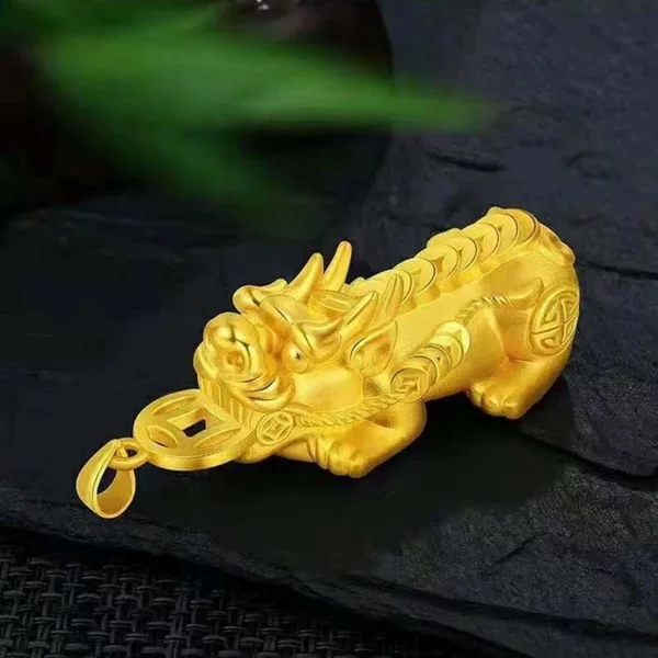Highly realistic gold Pixiu pendant, fashionable Pixiu amulet for men and women to bring good fortune and wealth