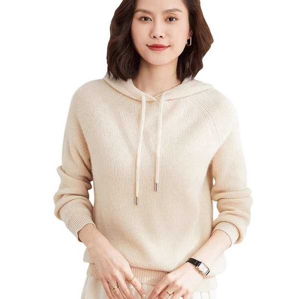 Knitted sweater with hood