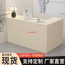 ���y̨С�ͷ��b���䁺��s��̨Ů�b����Ժǰ̨��̨�F���Ӵ������