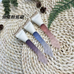 Ermutongtao フィッシュテール薄いアーク三日月型ファンデーションブラシフラットヘッドノンイーティングパウダーブレードシームレスリキッドファンデーションメイクブラシ