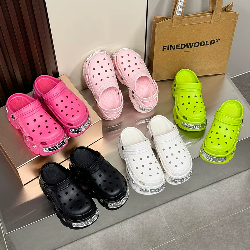 Парижские новые Crocs обувь женские EVA панк-стиль с утолщенной подошвой с металлизированными заклепками модные тапочки открытые босоножки Baotou