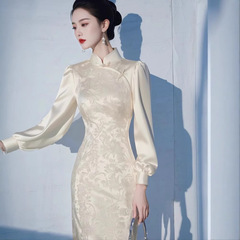 新中国式高級感純色立長袖ワンピース女性春秋デザイン感が腰を収めて痩せている独特の絶美スカート