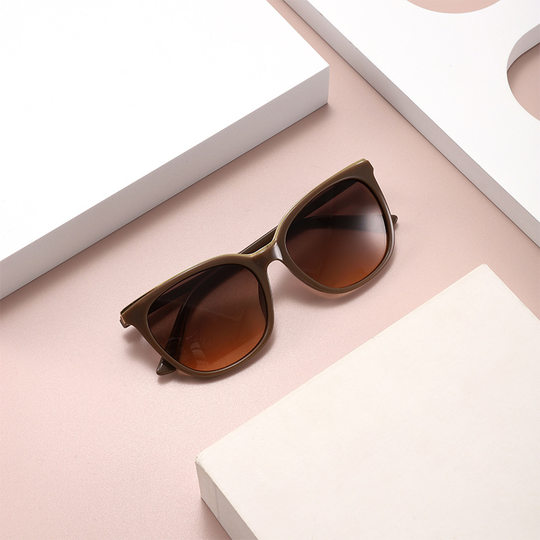 Large Frame Fashion Metal Accessories Cat's Eye Women's High-end Sense Catwalk Sunglasses Tea Vintage Women's Sunscreen Sunglasses