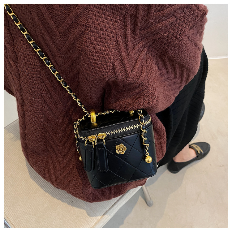 Mini Rhombus Chain Small Bag For Women 2021 New Lipstick Pack Shoulder Women's Bag Fashion Korean Casual Messenger Bag display picture 4