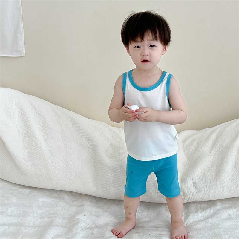 Ropa de verano para niños 2025 nuevo traje de chaleco de verano para bebés estilo delgado traje de pantalones cortos de contraste para niños coreanos