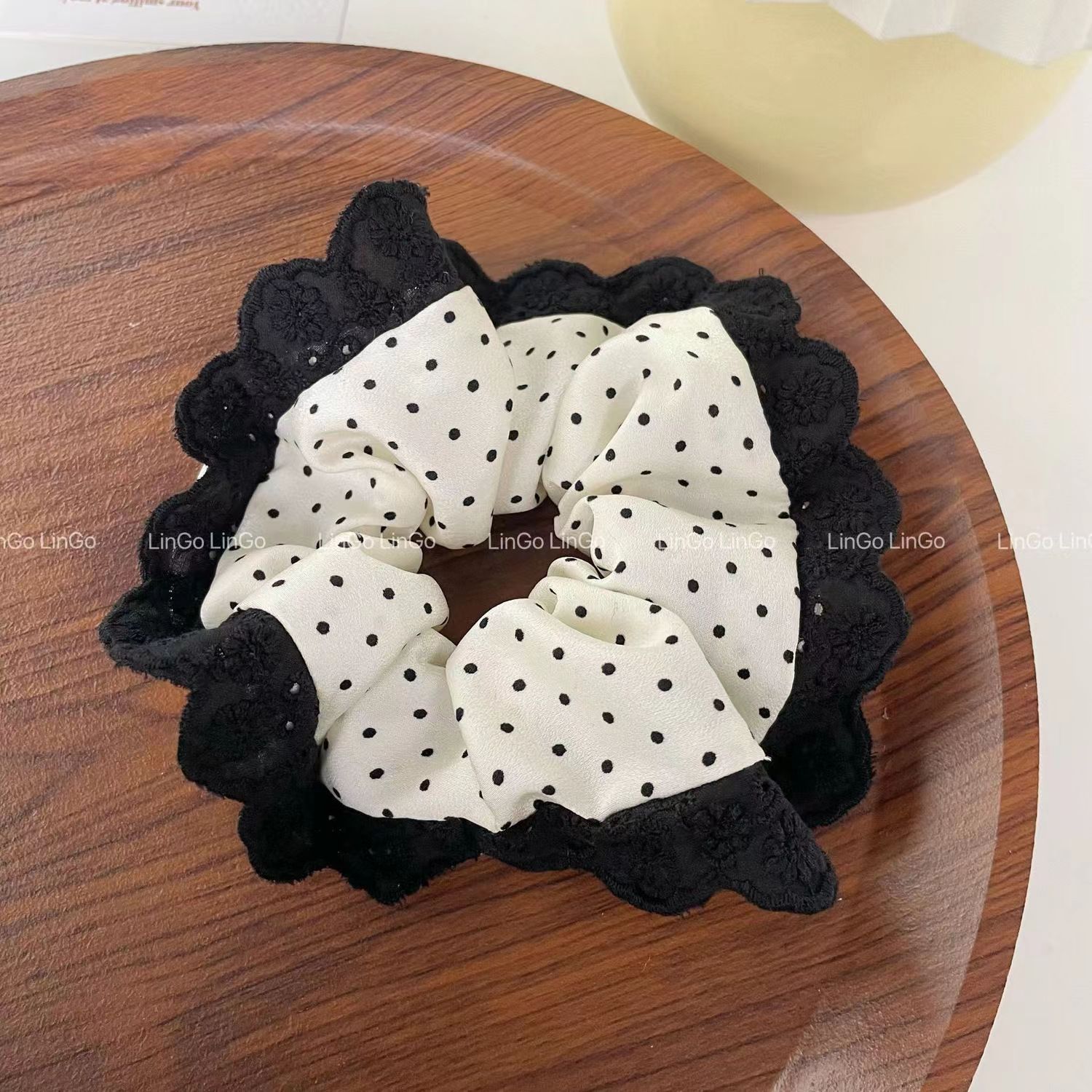 75＃白底蕾丝边波点发圈