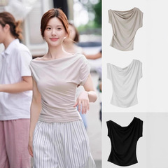韓国の小衆潮牌趙露思同項の斜め襟の肩の半袖のtシャツの女性の修身はやせている短い純色の上着を現します。