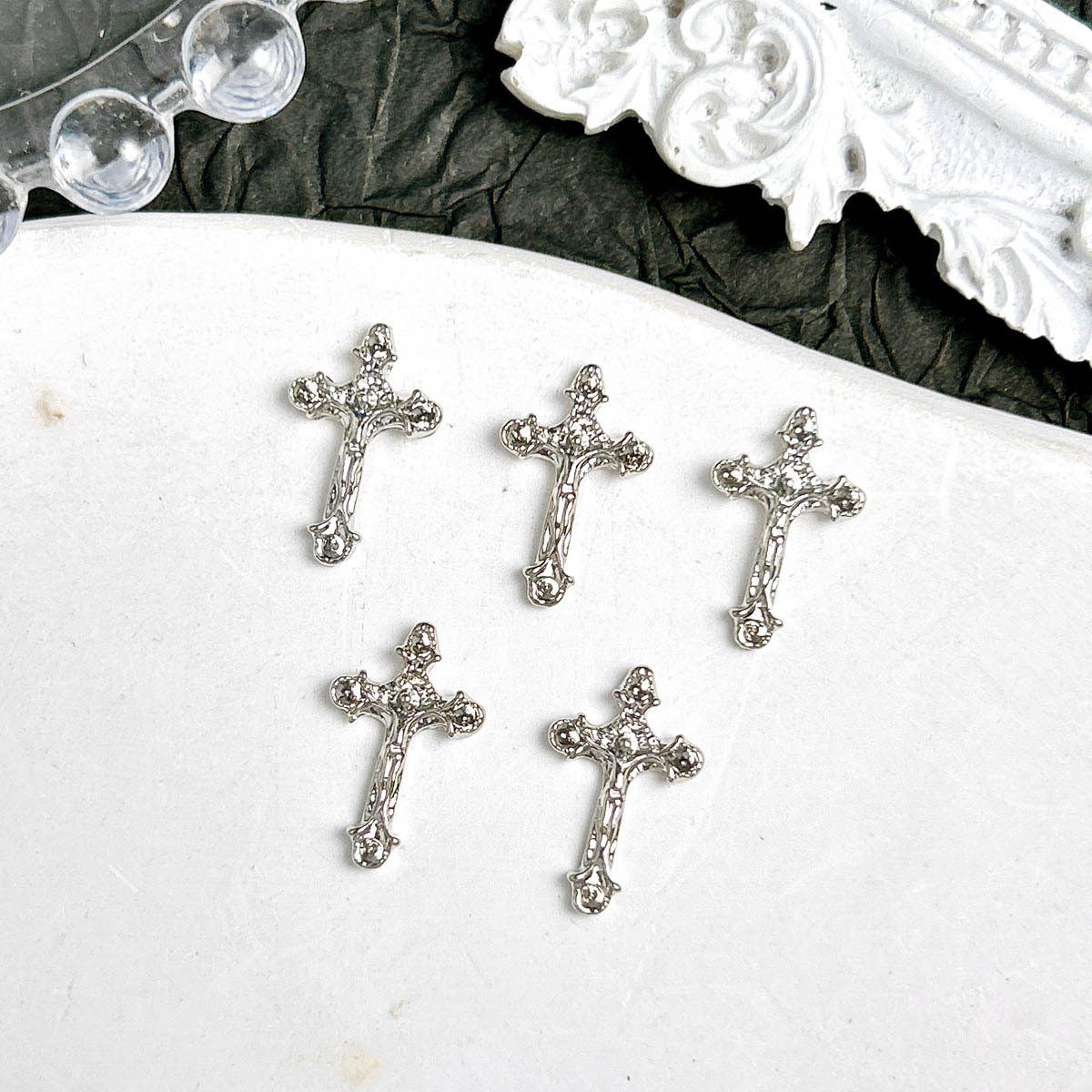 Ventas transfronterizas de joyas de manicuría cruces oro y plata super brillante diamante completo retro punk cruces joyas accesorios diy