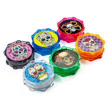 中号65mm塑料多色磨烟器骷髅头贴纸两层塑料鬼头花边磨烟器碎烟器