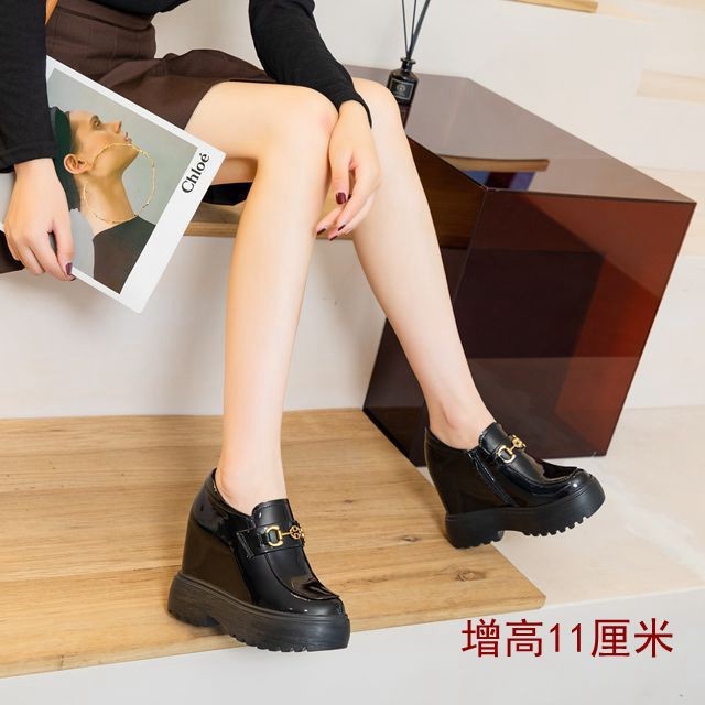 높은 높이의 플랫폼과 두꺼운 밑창이있는 여성용 신발 11cm 로퍼 슈퍼 하이힐과 다리 길이 조커가있는 영국식 가죽 신발