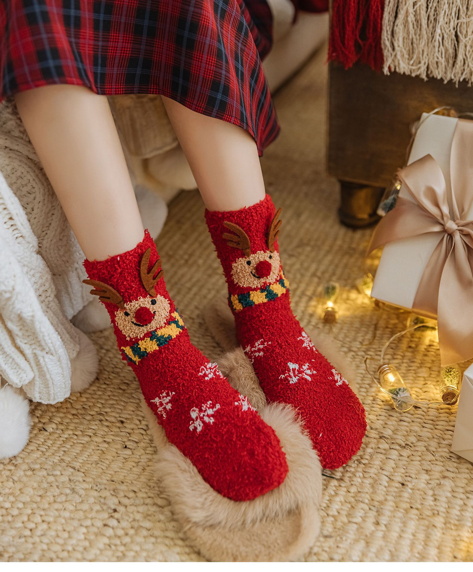 Santa Claus, Snowman, Snowflake Pattern Winter, Spring, Autumn Season Women's Fashion Santa Claus Snowman Snowflake Coral Fleece Jacquard Crew Socks