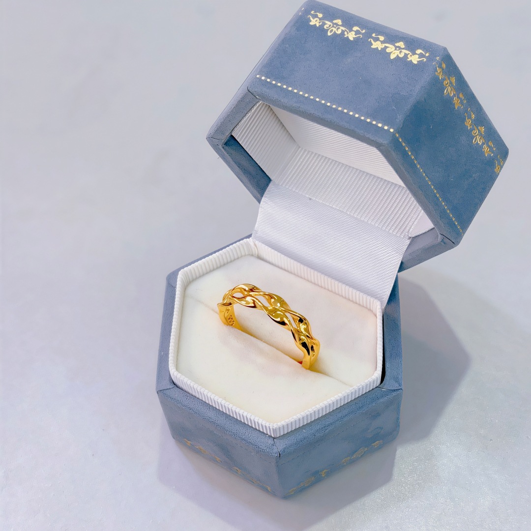 Wavy ring