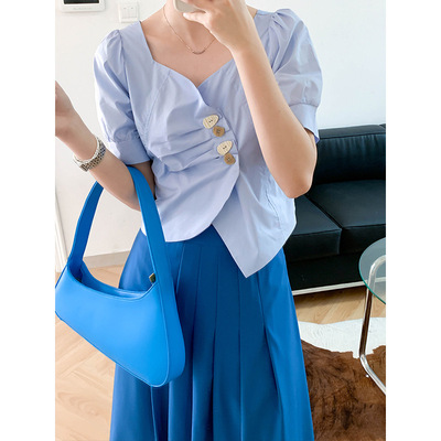 橘芷2021夏纯色斜扣女设计感法式修身短袖V领泡泡袖衬衣短袖1816|ms