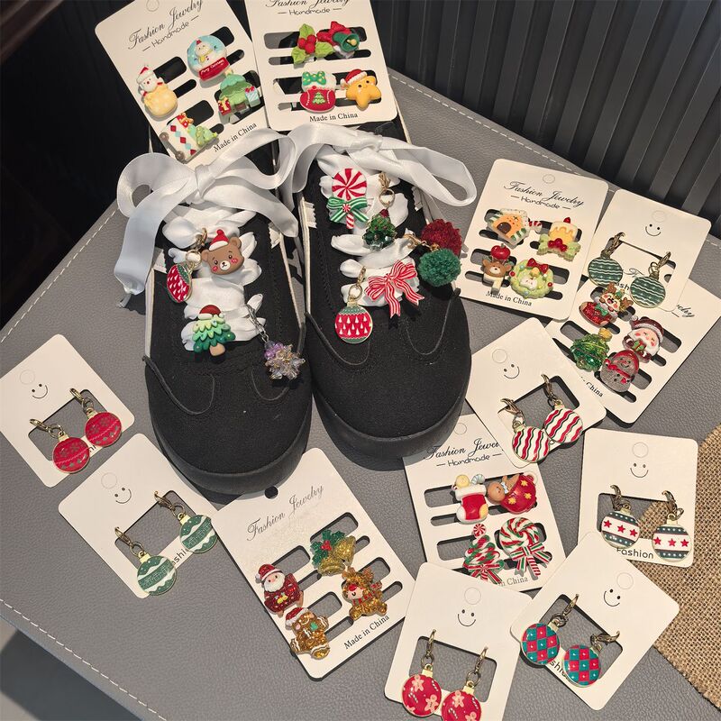 New card-mounted Christmas shoe charms, red and green lollipop lantern pendants, DIY decorative accessories for sneakers New card-mounted Christmas shoe charms, red and green lollipop lantern pendants, DIY decorative accessories for sneakers