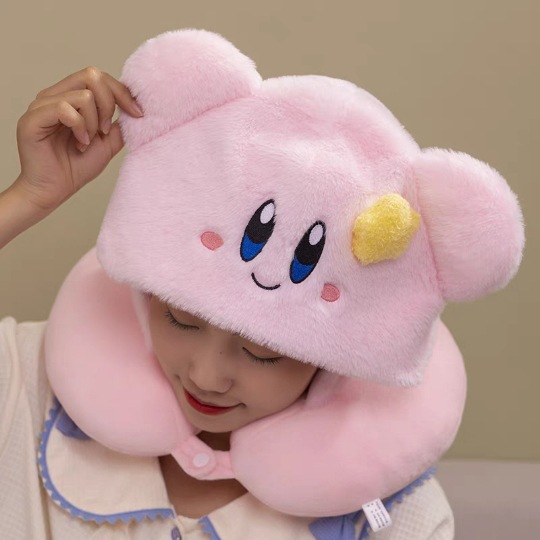 Almohada encapuchada sonriente de U