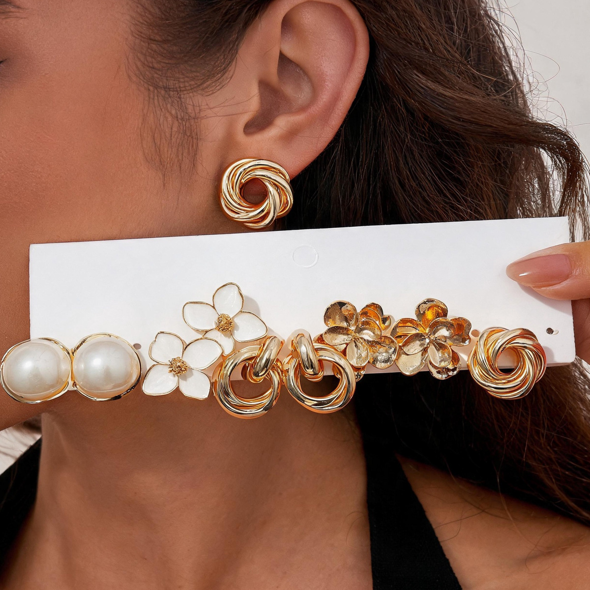 fashionable earrings pearl