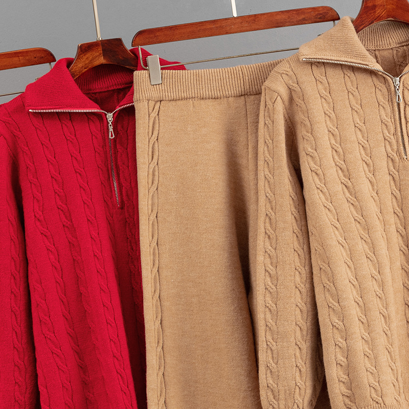 Ensemble pull en maille torsadée épaisse à demi-zip et pantalon large pour femme, collection automne-hiver. Deux pièces de haute qualité, coupe ample._voghion.com