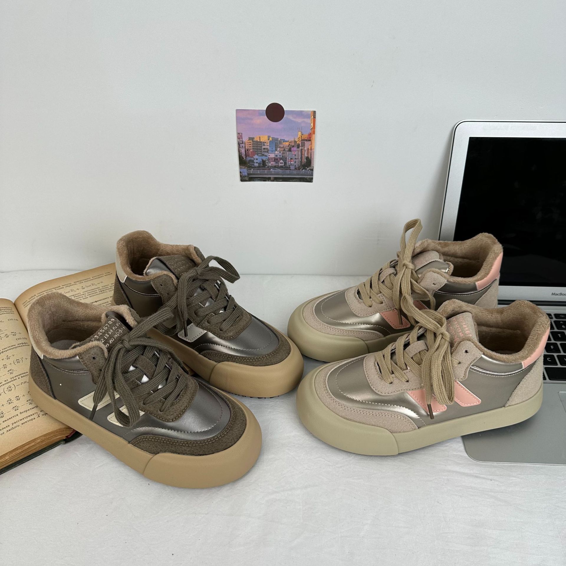 Versión europea de las zapatillas de deporte altas para mujer 2024 otoño e invierno nuevos zapatos casuales de todo fósforo botas de nieve a juego de color de cabeza grande algodón 6587