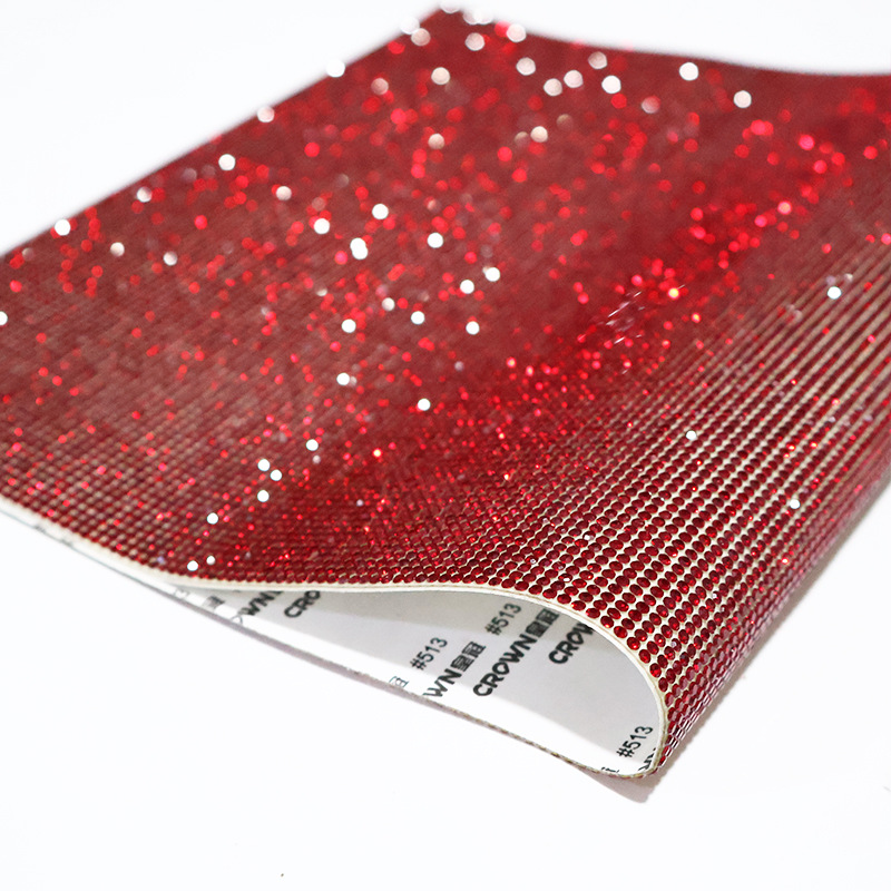 Los fabricantes venden al por mayor agua de vidrio, pegatinas de diamantes, adhesivos, taladros en caliente, piezas de diamantes decorativas para automóviles autoadhesivas, accesorios de joyería de bricolaje, taladros