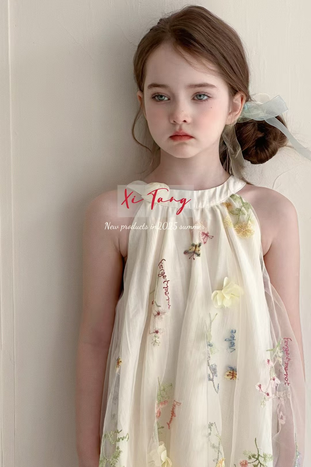 Abito bambina con scollo all'americana in tulle e ricami_voghion.com