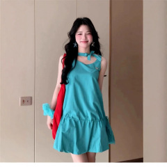 海边度假吊带背心连衣裙子女夏季2025新款小个子气质收腰花苞短裙
