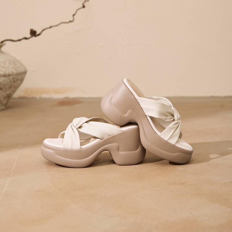 Dép sandal nữ quai chữ V đế tăng chiều cao mềm nhẹ đi biển mùa hè — màu trắng ngà, màu mơ chi tiết 3