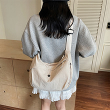 日系简约女士斜挎包大容量纯色百搭饺子包轻便通勤学生上课单肩包