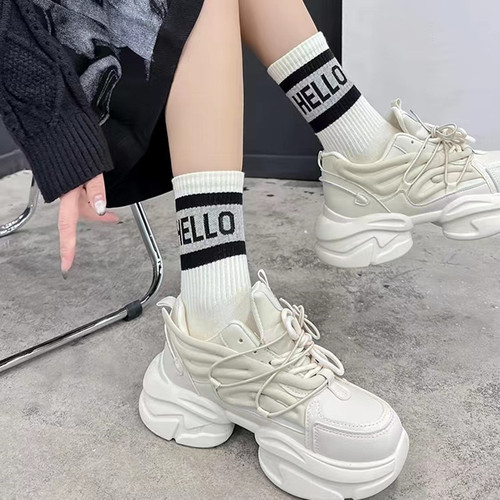 Trendy brand HELLO letter socks for men and women, sports mid-calf socks, simple striped skateboard socks, sweat-absorbent cotton stockings