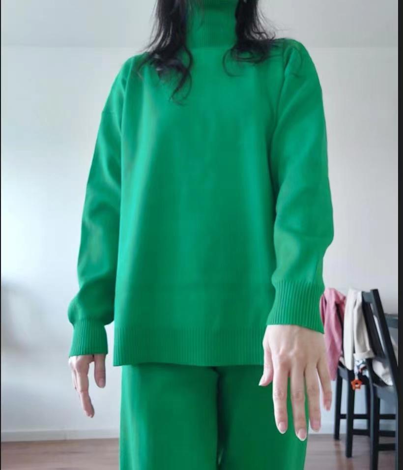Knitted Set Image 9