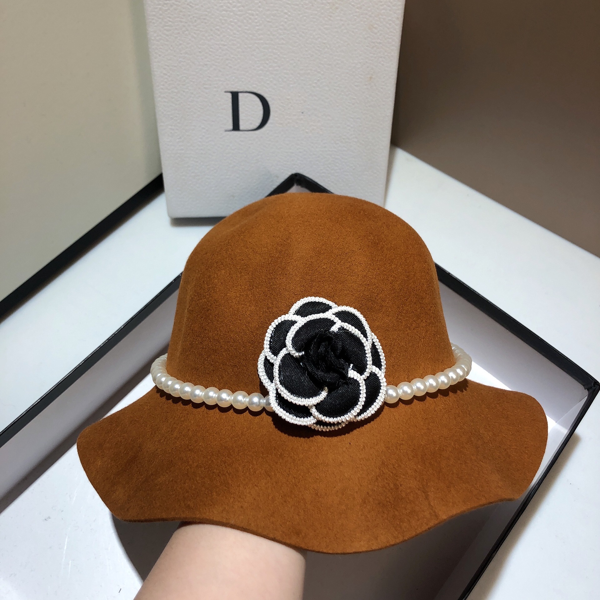 Women's Lady Solid Color Flower Big Eaves Fedora Hat display picture 5