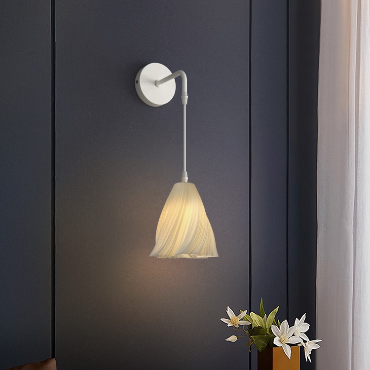 Lámpara de pared simple nórdica dormitorio frente a la cama sala de estar estudio red crema de estilo francés ambiente cálido y creativo lámpara de vivienda