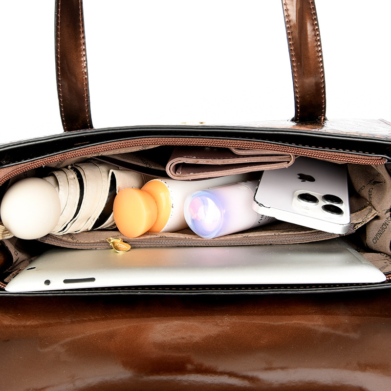 Luz lujosa 2024 nueva moda nueva bolsa china de cuero brillante de gran capacidad bolso de hombro bolso de almohada una bolsa de cabello