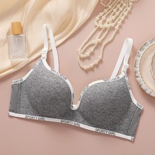 �ļ���ĸײɫ�l�y����ŮС�ؾ۔n�ո����@��A�A�؟o��͸������Ů