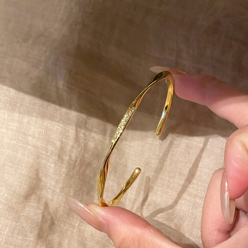 Twisted Spiral Wave Möbius Bracelet 2026 New Model Light Luxury Exquisite Niche Design Bracelet Jewelry Customization