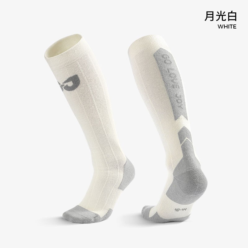冬の専門の筒のウールのスキーの靴下は速く乾いています。|undefined