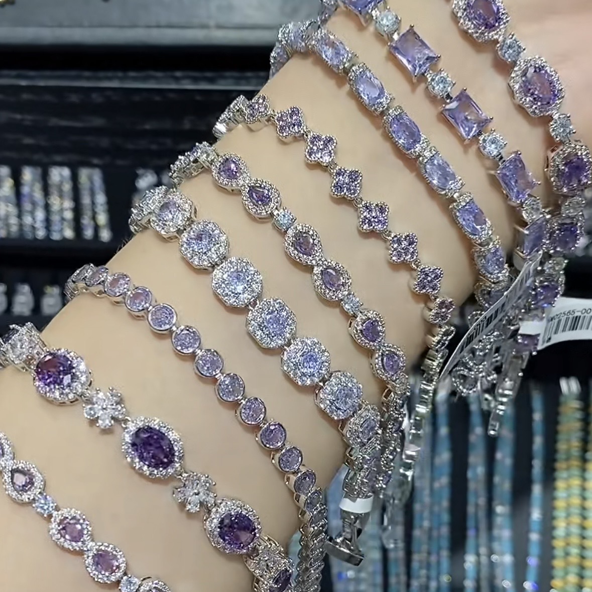 Brazalete de oro rosa geométrico con diamantes, estilo elegante, temperamento versátil, pulsera ligera, lujo, alta sensación, diseño de nicho. image 1
