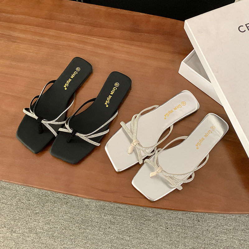 Nuevo estilo de verano, Moonlight Wonderland~ Sandalias planas tipo chanclas con tiras finas de diamantes de imitación para mujer, para uso en exteriores en verano