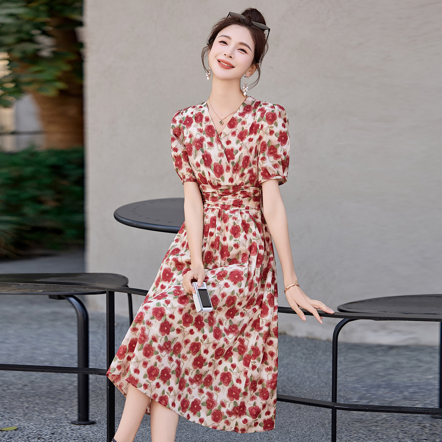 Đầm maxi nữ thắt eo cổ V in họa tiết thanh lịch — màu đỏ