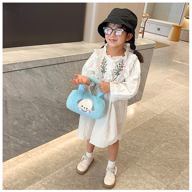 Fashionable plush bag, women's cartoon makeup bag, personalized new trendy children's bag, cute hand-held small bag for female students undefined